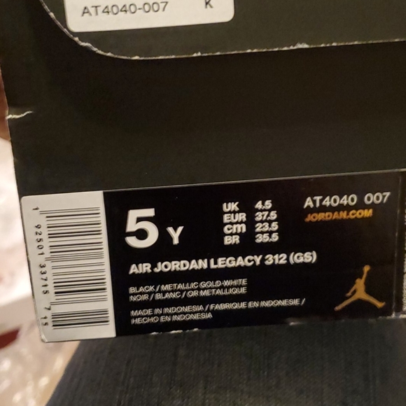 Sneakers - Picture 4 of 4